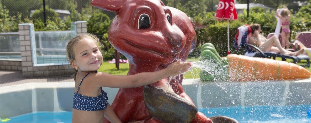 zwemmen in het zwembad.jpg zwemmen in het zwembad.jpg