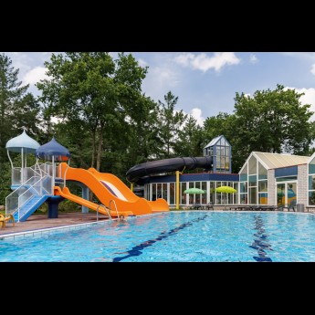 Buitenbad met glijbaan De Haeghehorst.jpg