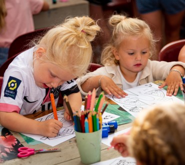 BC- Kidsclub animatie Camping De Haeghehorst knutselen. jpg.jpg