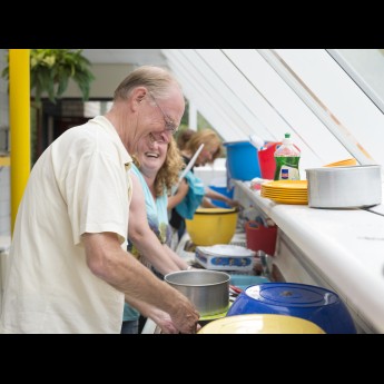 50 plus camping Veluwe afwassen