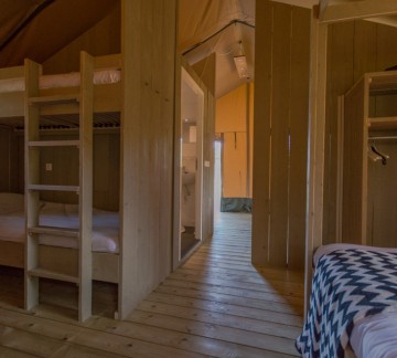 Outstanding safaritent Wood (14).jpg