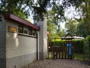 Camping en bungalowpark De Haeghehorst Ermelo - Bungalow Dopheide- buiten1.jpeg